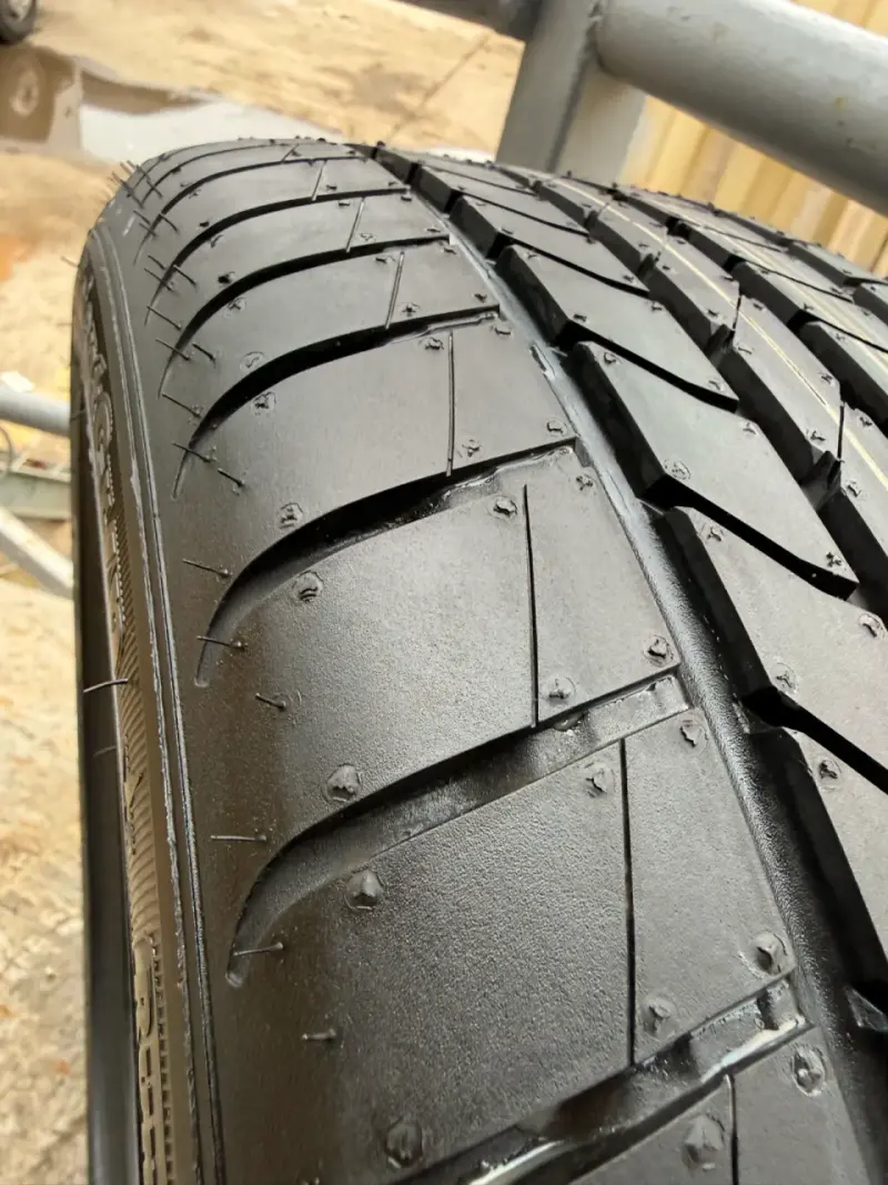 Neumático Goodyear 205/50 R17 EfficientGrip ROF 8 - 1