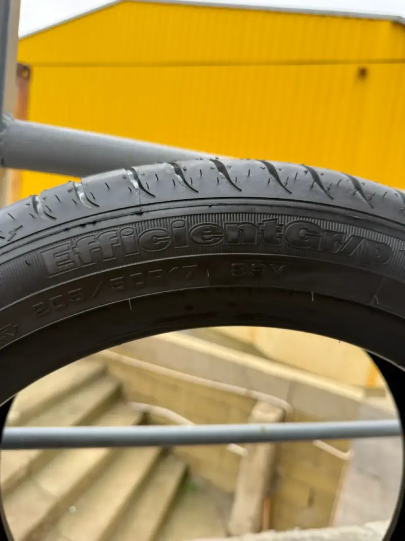 Neumático Goodyear 205/50 R17 EfficientGrip ROF 8 - 4