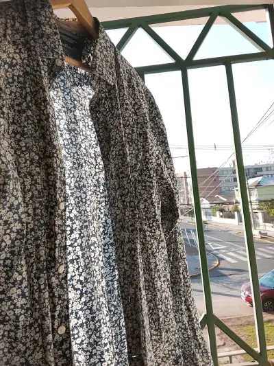 Camisa de hombre floral azul y blanca - miniatura 3