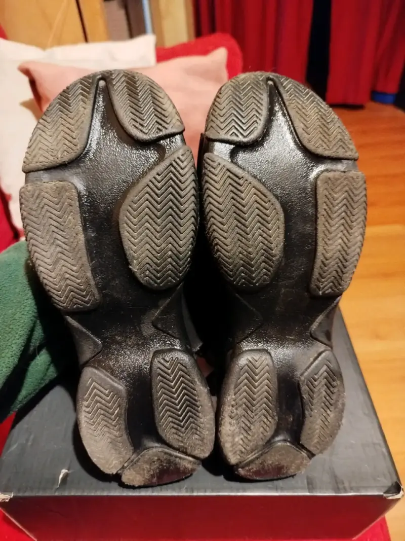 Sandalias negras con hebillas múltiples - 2