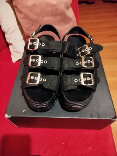 Sandalias negras con hebillas múltiples - miniatura 3