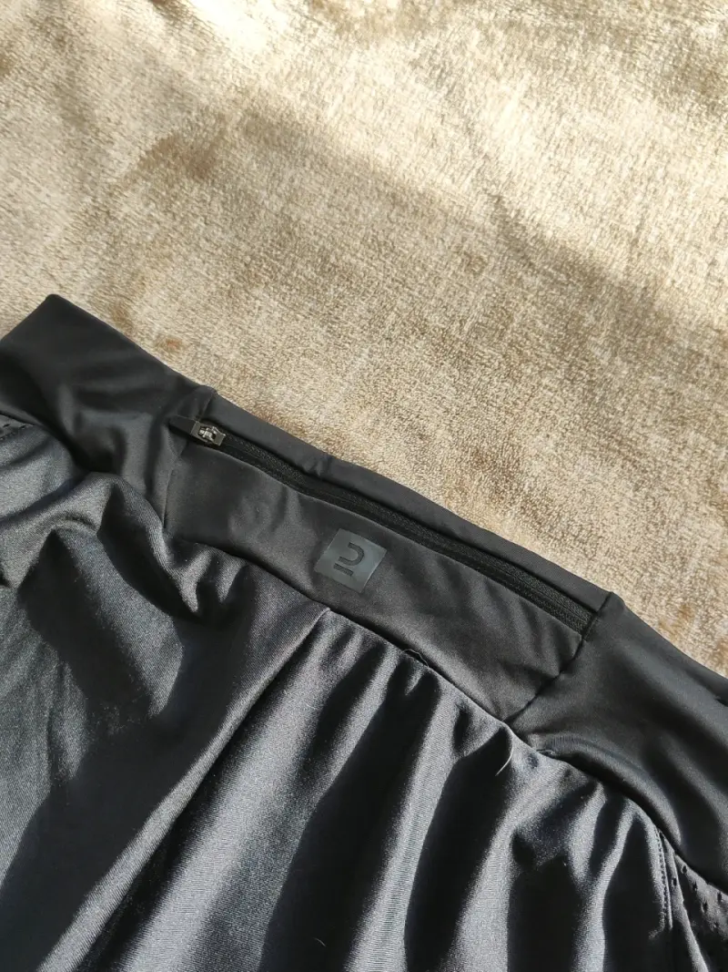 Shorts deportivos negros para mujer - 3