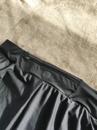 Shorts deportivos negros para mujer - miniatura 3