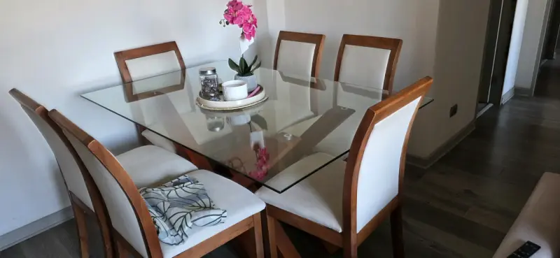 Mesa de Comedor de Vidrio con Sillas de Madera - 2