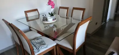 Mesa de Comedor de Vidrio con Sillas de Madera - miniatura 2