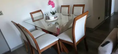 Mesa de Comedor de Vidrio con Sillas de Madera - miniatura 3