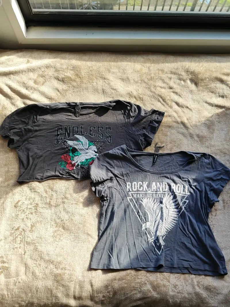 Poleras de mujer con diseño rockero