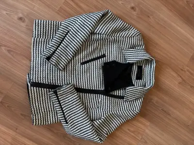 Chaqueta de rayas blanco y negro para mujer - miniatura 1