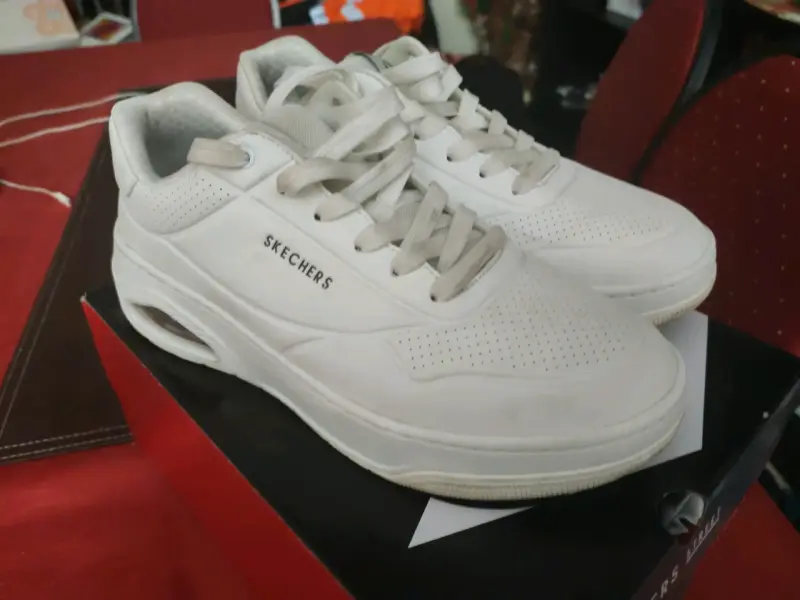 Zapatillas urbanas blancas Skechers para hombre