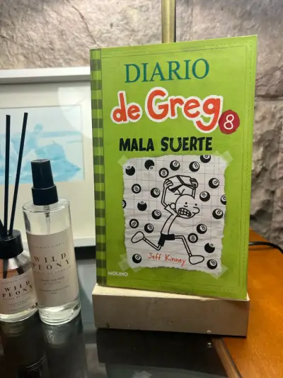 Diario de Greg 8: Mala Suerte de Jeff Kinney - miniatura 1