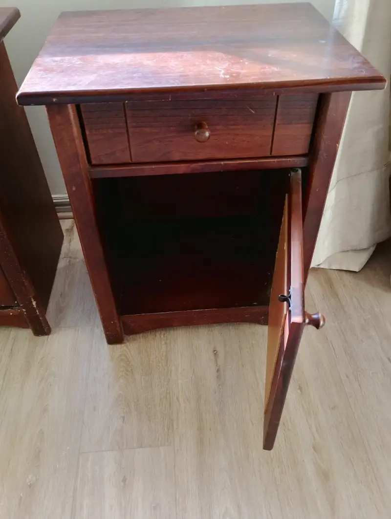 Mesas de noche de madera con cajón y puerta - 2