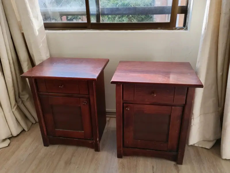 Mesas de noche de madera con cajón y puerta - 3