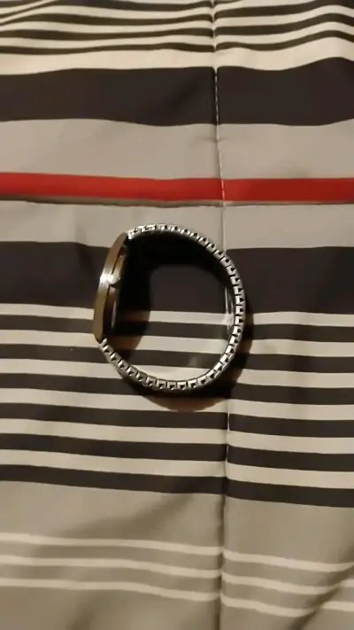 Reloj de pulsera clásico con correa metálica - miniatura 2