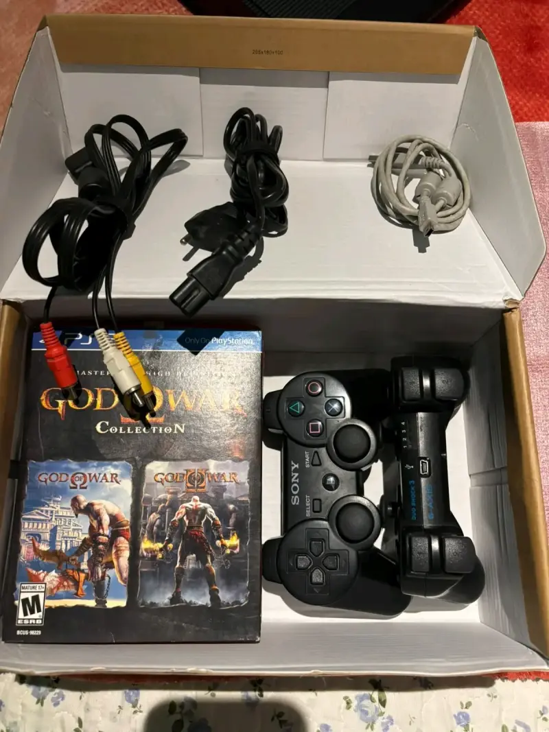 Consola PS3 con juegos y dos controles - 3