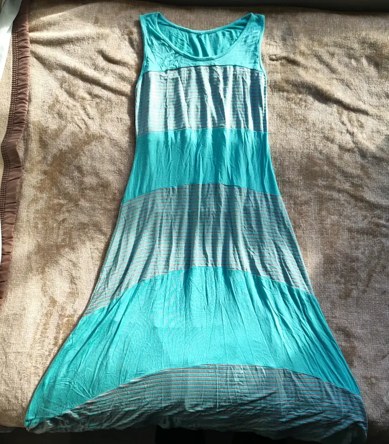 Vestido largo sin mangas turquesa a rayas