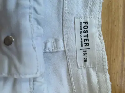 Shorts de mezclilla blancos desgastados Foster - miniatura 3