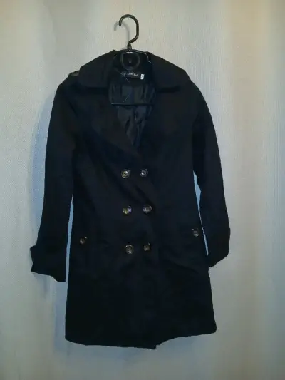 Trench  negro de mujer con doble botonadura - miniatura 1