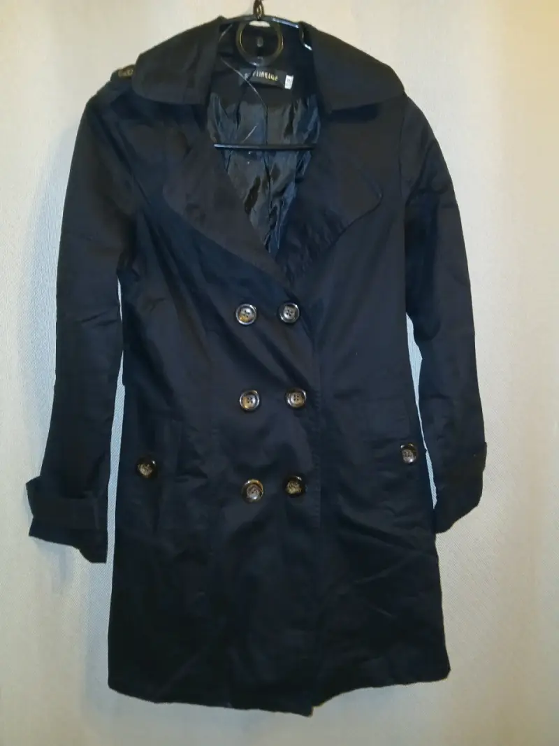 Trench  negro de mujer con doble botonadura - 2