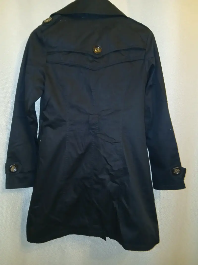 Trench  negro de mujer con doble botonadura - 3