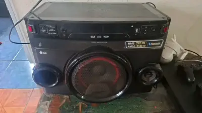 Parlante LG con Bluetooth y Luz LED - miniatura 2