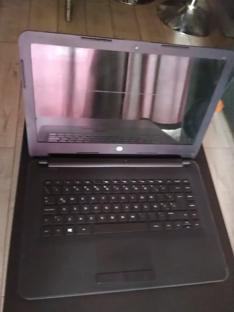 Notebook HP con pantalla de 15 pulgadas - 2