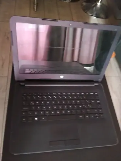 Notebook HP con pantalla de 15 pulgadas - miniatura 2