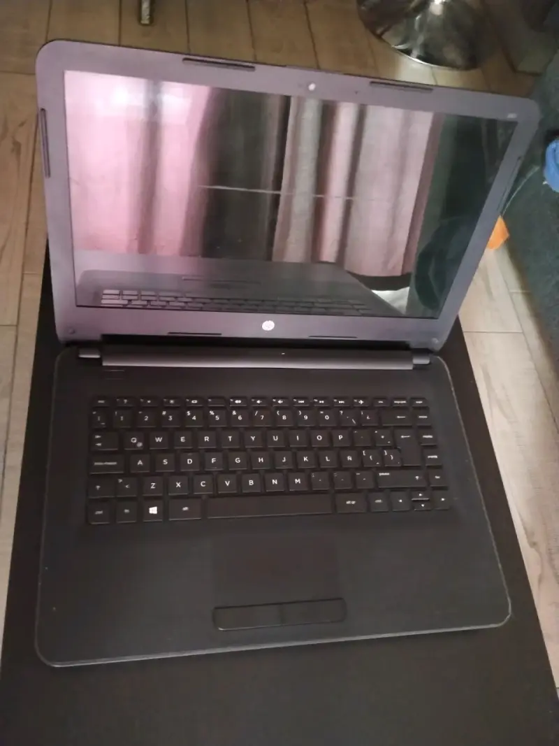 Notebook HP con pantalla de 15 pulgadas - 3