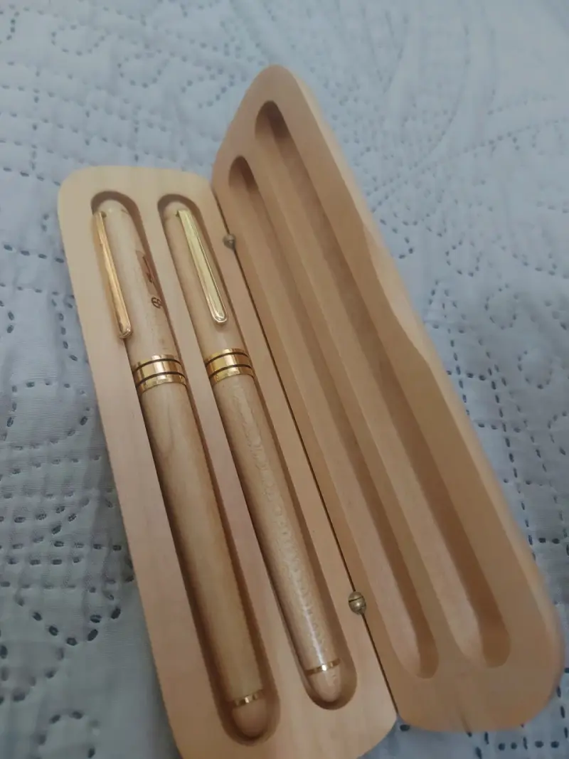 Set de bolígrafo y pluma de madera con estuche - 2