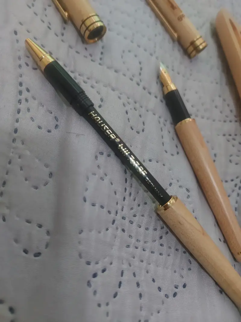 Set de bolígrafo y pluma de madera con estuche - 4