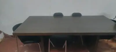 Mesa de comedor grande con sillas negras - miniatura 4