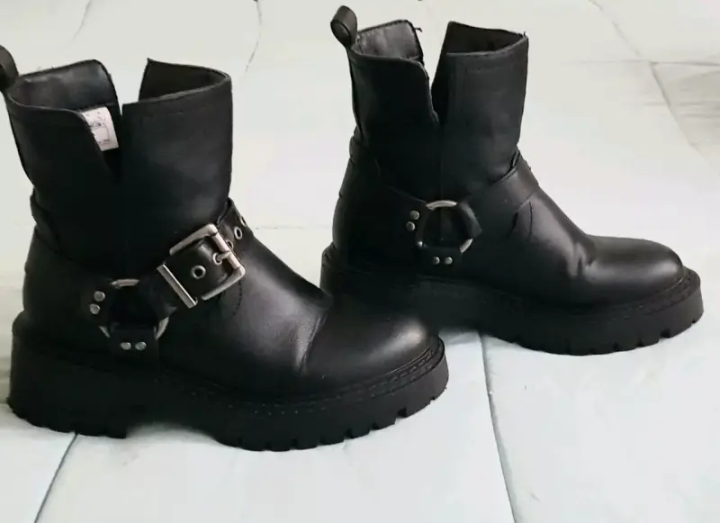 Botines negros de cuero sintético Sybilla - 4