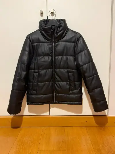 Chaqueta acolchada negra para invierno - miniatura 1
