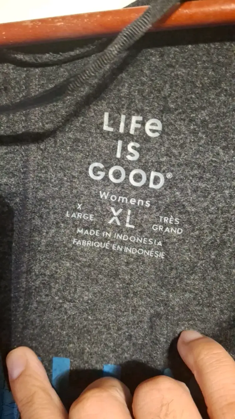 Polera gris con estampado Life Is Good - 2