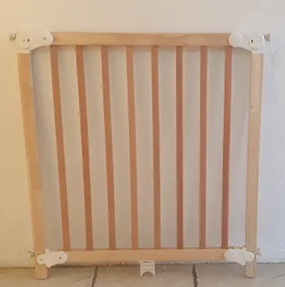 Puerta de seguridad para niños de madera Happy Dino - miniatura 1