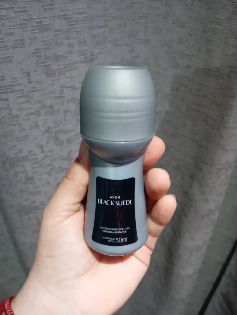 Desodorante Roll-On Avon Black Suede 50ml