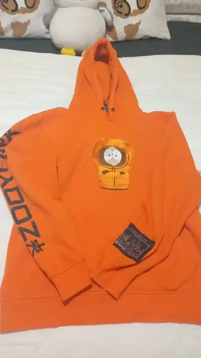 Polerón naranja con capucha Zoo York y diseño de South Park - miniatura 1