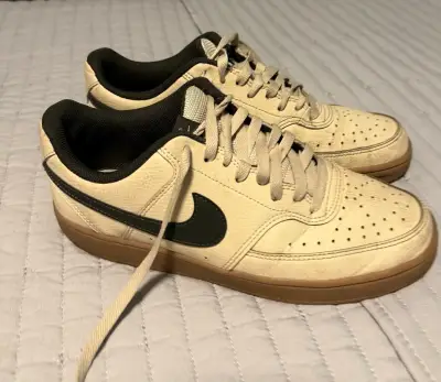 Zapatillas Nike originales beige y negras - miniatura 2