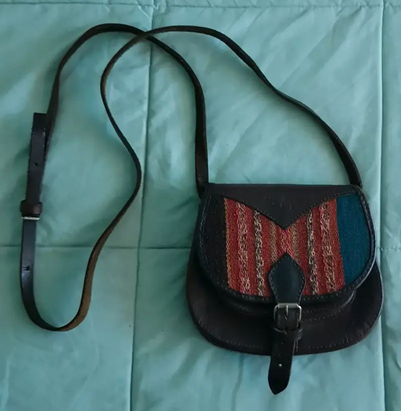 Cartera de cuero con diseño étnico - 1