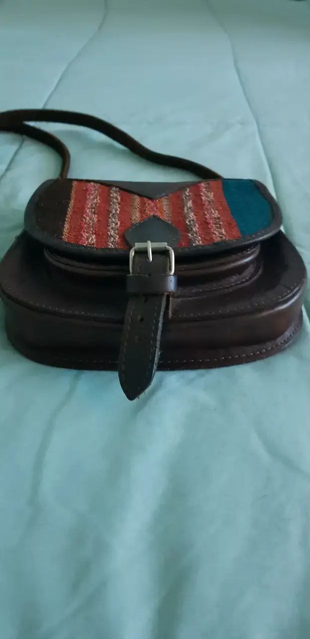 Cartera de cuero con diseño étnico - 2