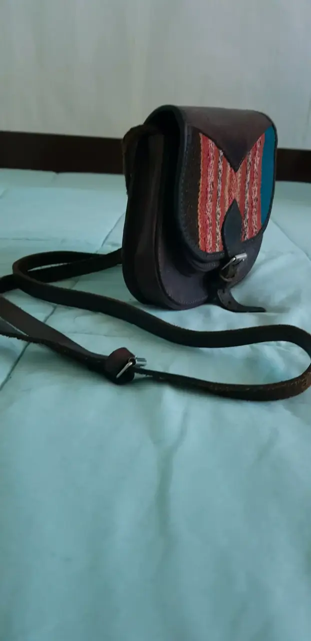 Cartera de cuero con diseño étnico - 4