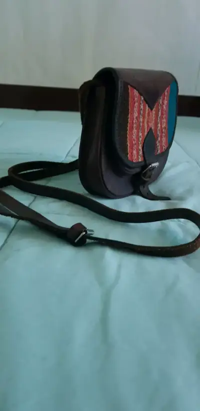 Cartera de cuero con diseño étnico - miniatura 4