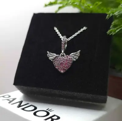 Collar Pandora con colgante de corazón alado - miniatura 1