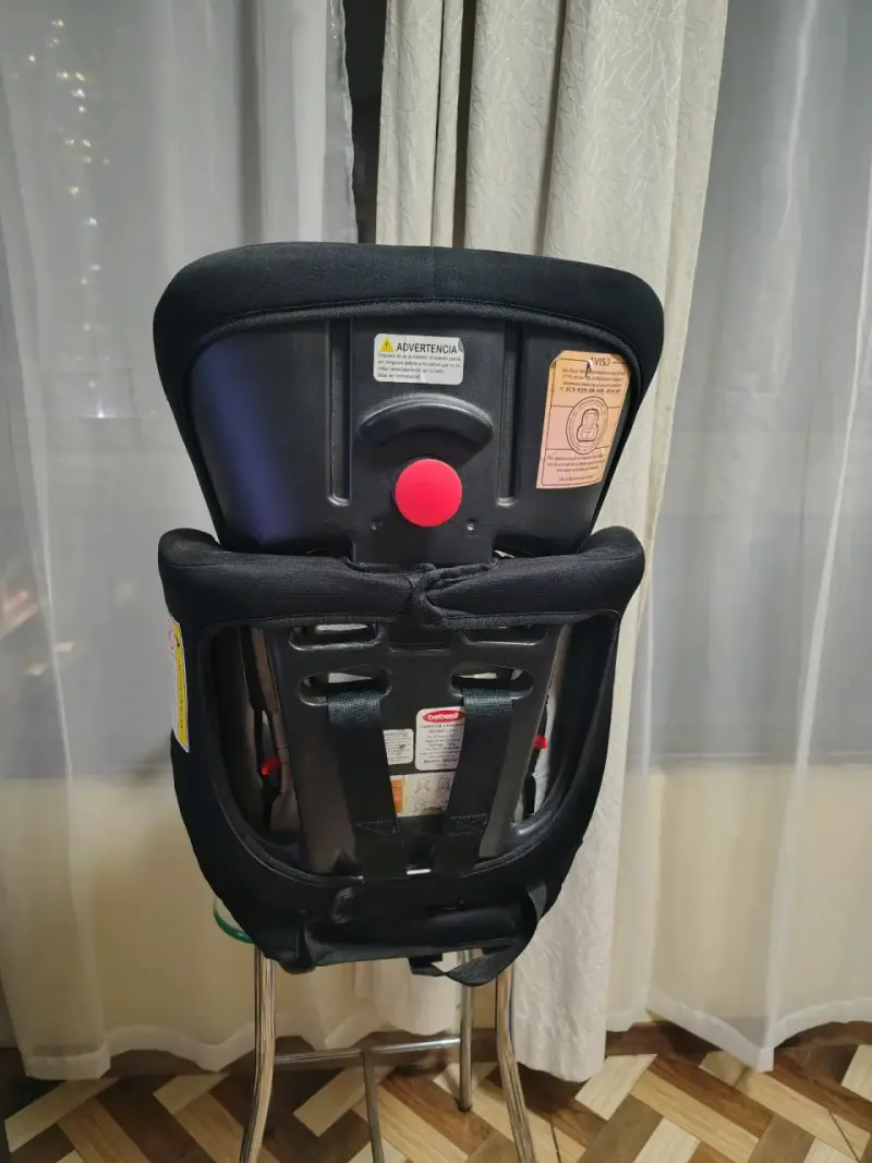 Silla de Auto Bebesit Negra con Detalles Rojos - 3