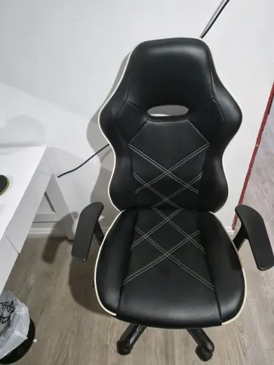 Silla Gamer Ergonómica Negra con Reposabrazos - miniatura 1
