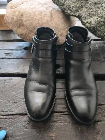 Botines de cuero negro con hebilla para mujer. - miniatura 1