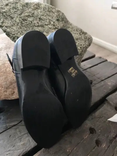 Botines de cuero negro con hebilla para mujer. - miniatura 3
