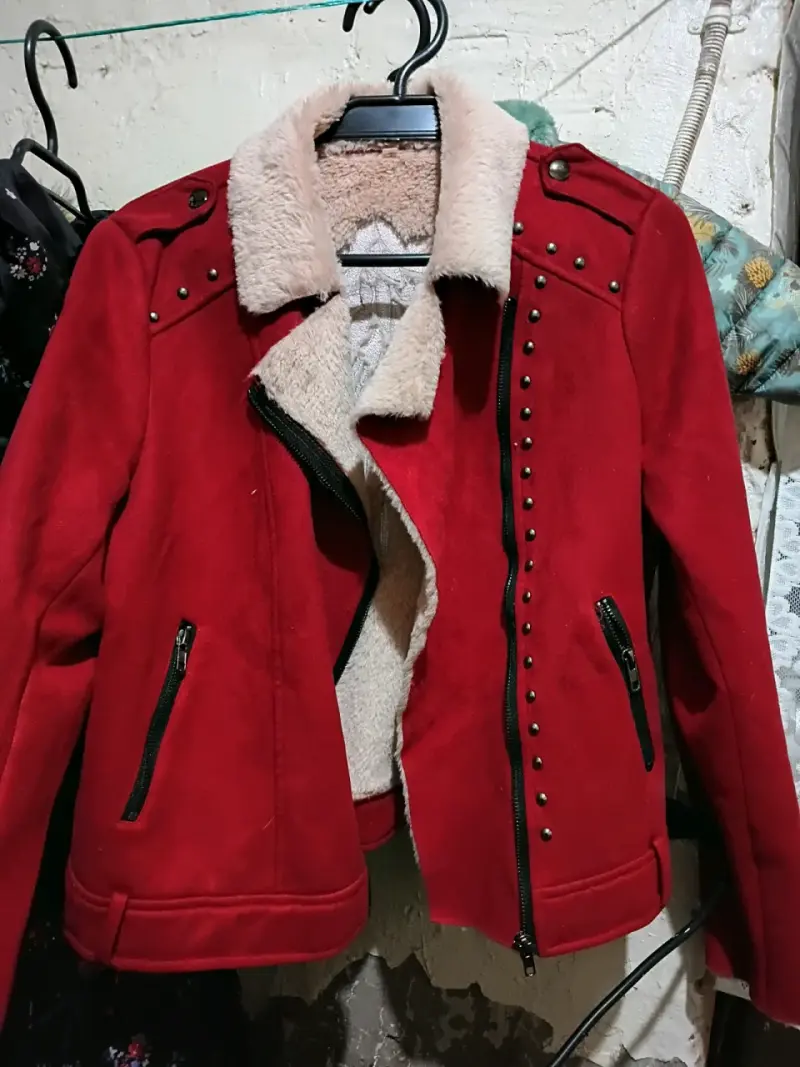 Chaqueta Roja de Mujer con Forro de Piel Sintética