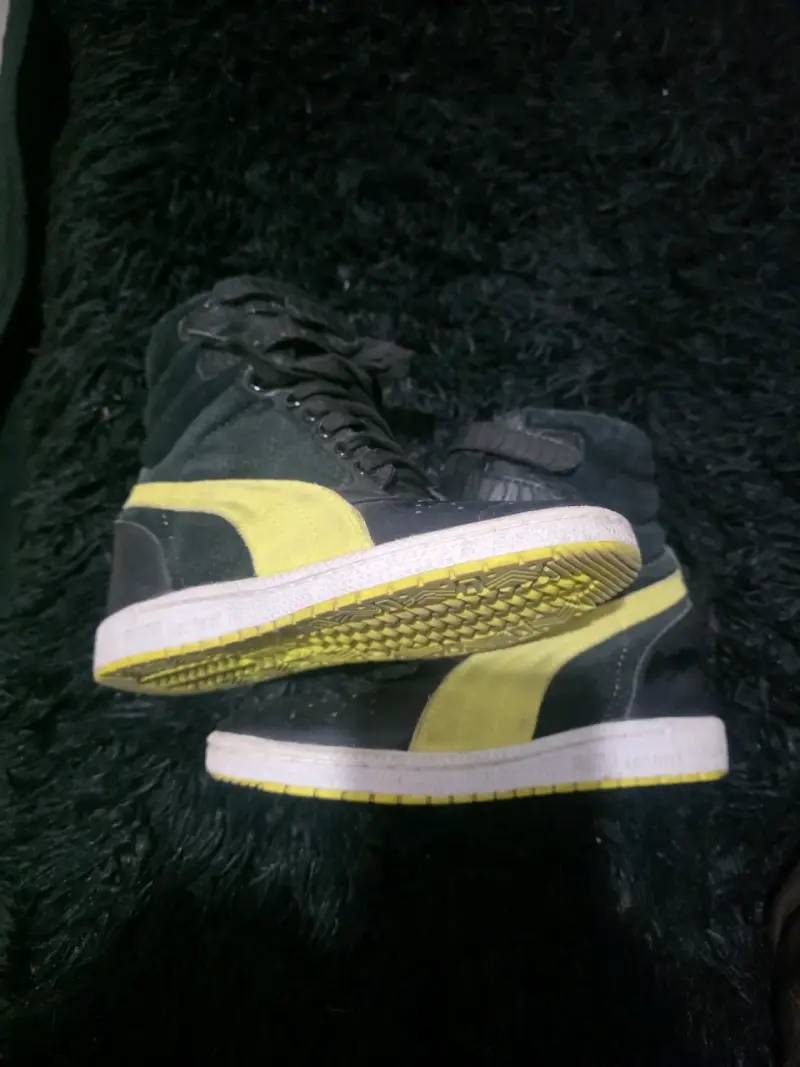 Zapatillas pumas negras y amarillas Puma - 2