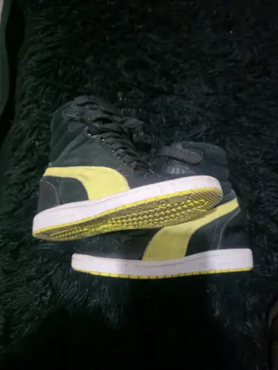 Zapatillas pumas negras y amarillas Puma - miniatura 2