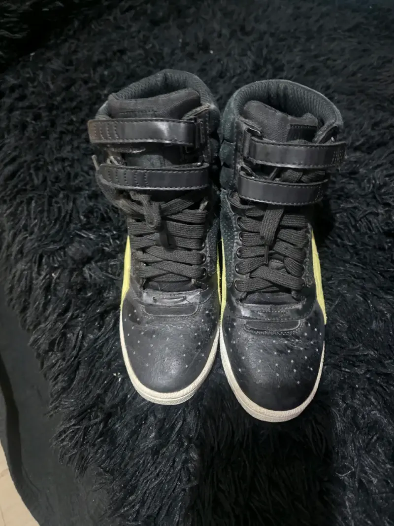 Zapatillas pumas negras y amarillas Puma - 3